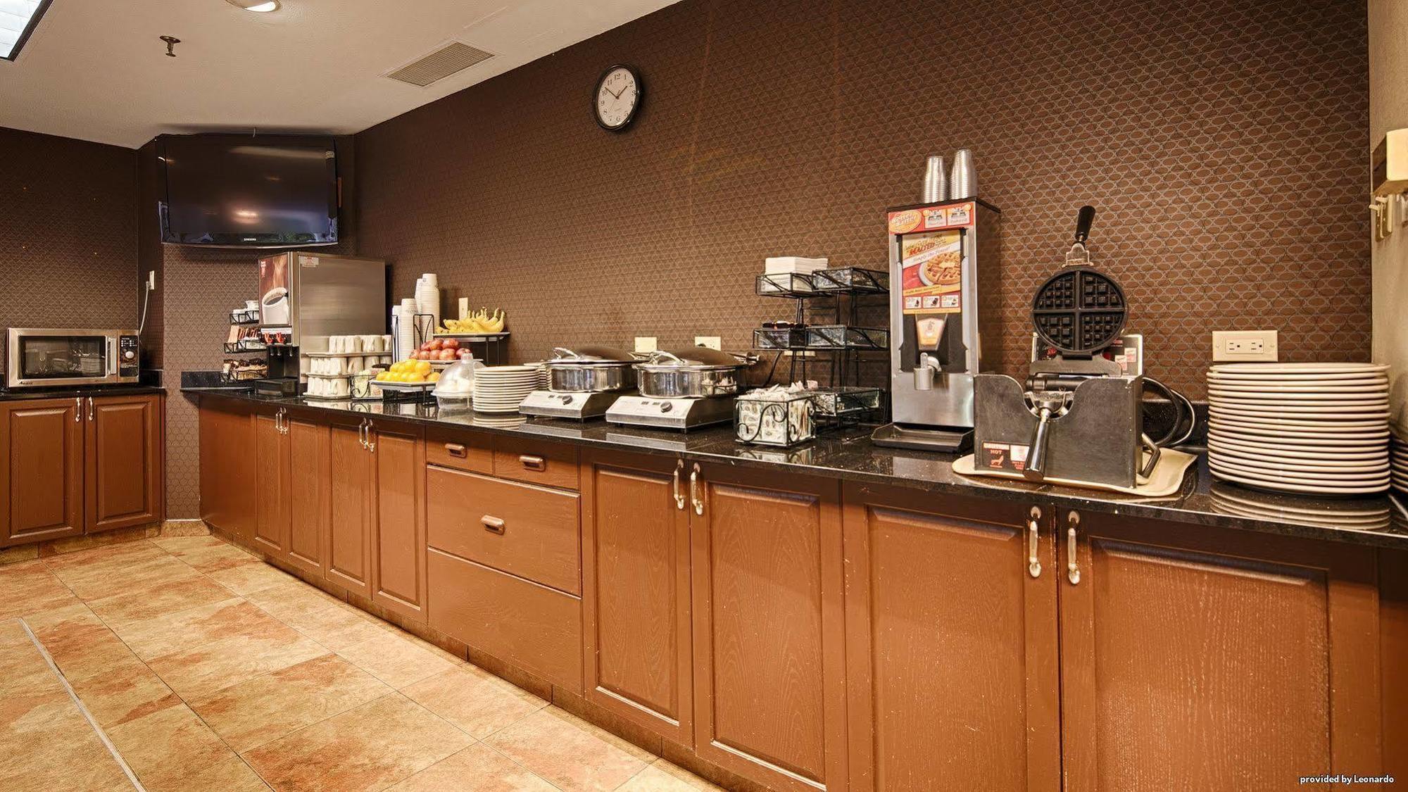 YYC Best Western Airport Inn מראה חיצוני תמונה